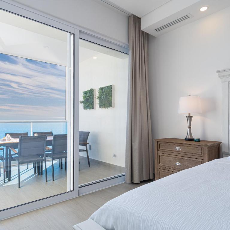 Sandy Paws 2 bedroom 2 bath Ocean Front Encantame Towers C1604 - Casa - 8