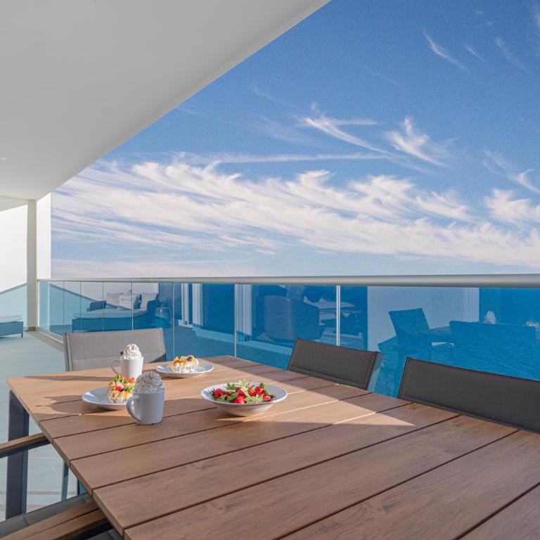 Sandy Paws 2 bedroom 2 bath Ocean Front Encantame Towers C1604 - Casa - 10