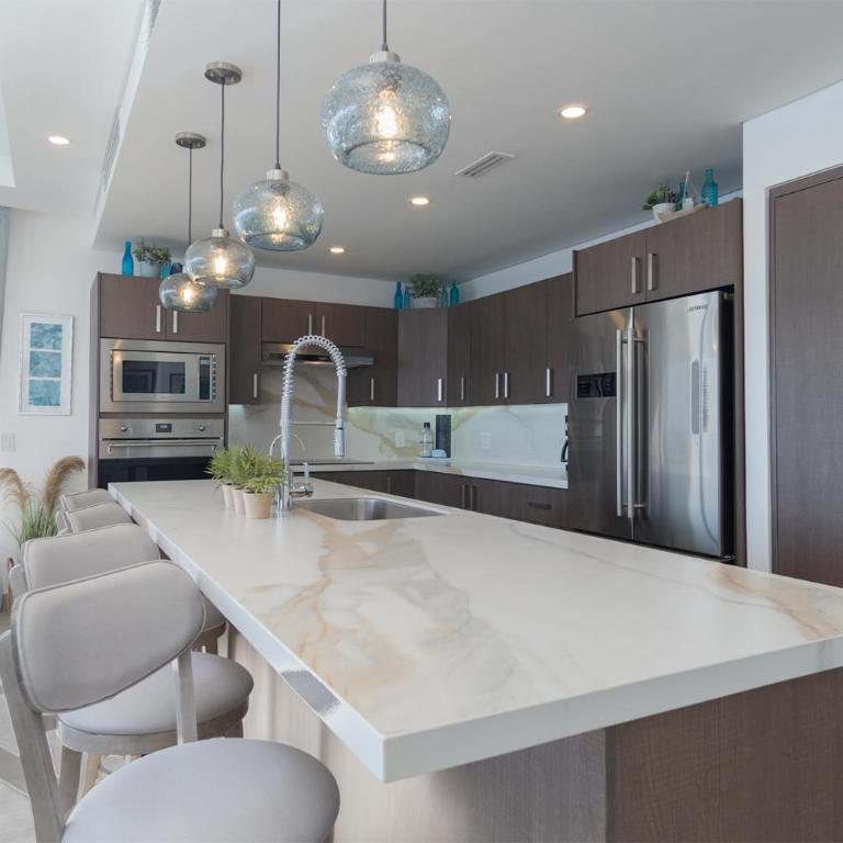 Impressive & beautiful 3 bedroom end unit Ocean Front Encantame C-1901 - Vacation Home - 5