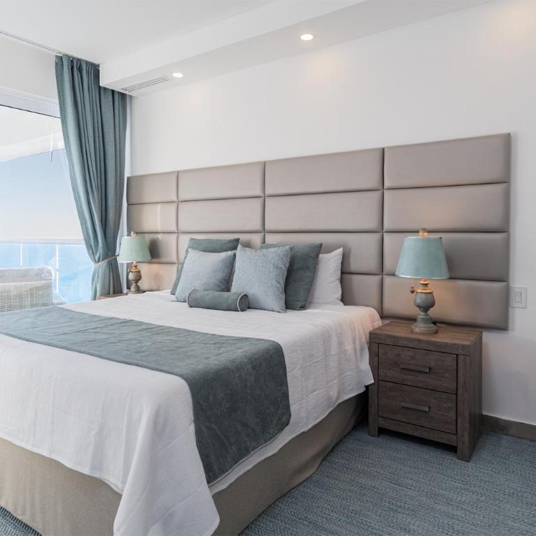 Impressive & beautiful 3 bedroom end unit Ocean Front Encantame C-1901 - Vacation Home - 20