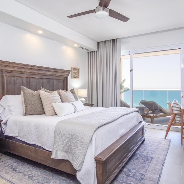 Amazing 2 bedroom Beach Front Condominium at Encantame E1102 - Casa - 15