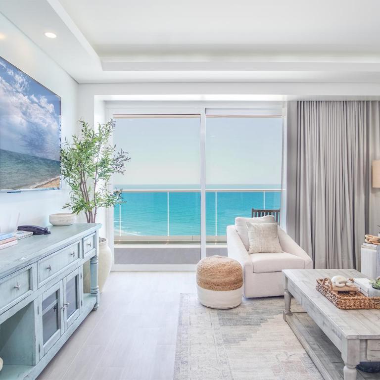 Amazing 2 bedroom Beach Front Condominium at Encantame E1102 - Casa - 7