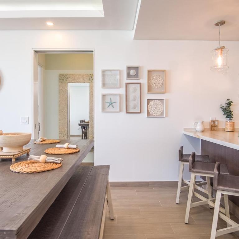 Amazing 2 bedroom Beach Front Condominium at Encantame E1102 - Casa - 12