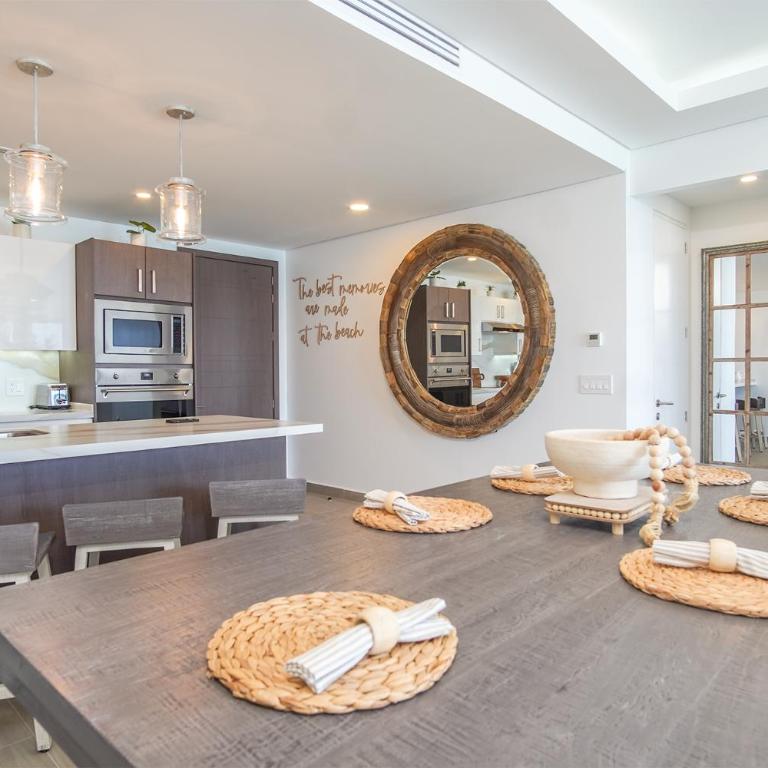 Amazing 2 bedroom Beach Front Condominium at Encantame E1102 - Casa - 10