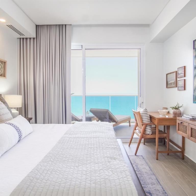 Amazing 2 bedroom Beach Front Condominium at Encantame E1102 - Casa - 16