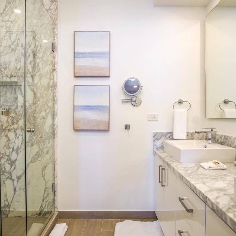 Amazing 2 bedroom Beach Front Condominium at Encantame E1102 - Casa - 22