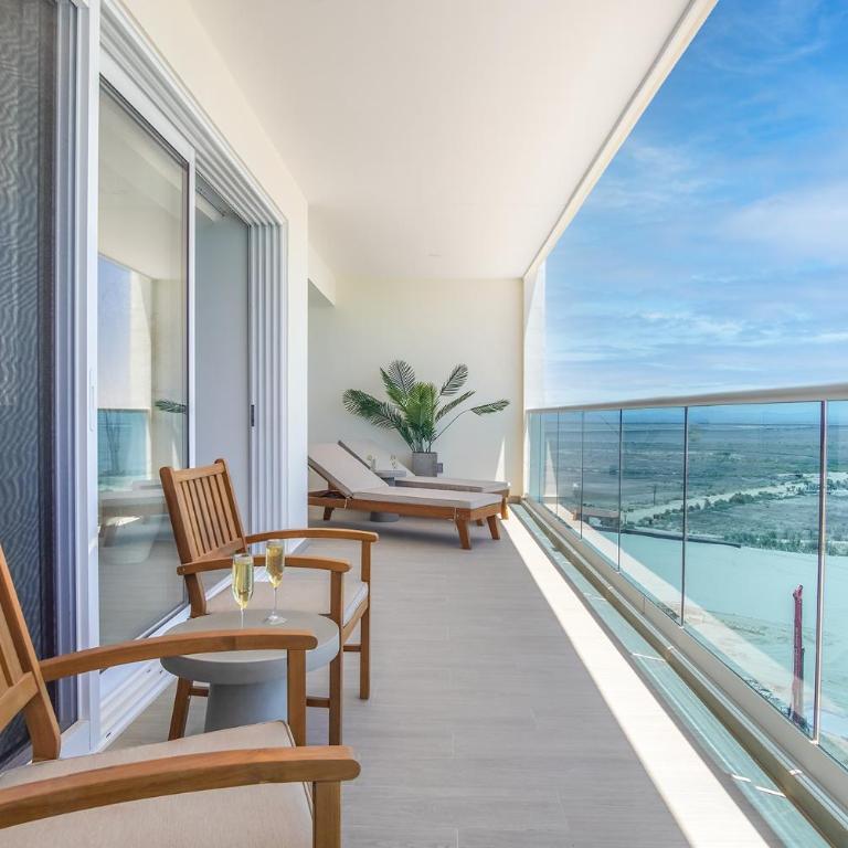 Amazing 2 bedroom Beach Front Condominium at Encantame E1102 - Casa - 30