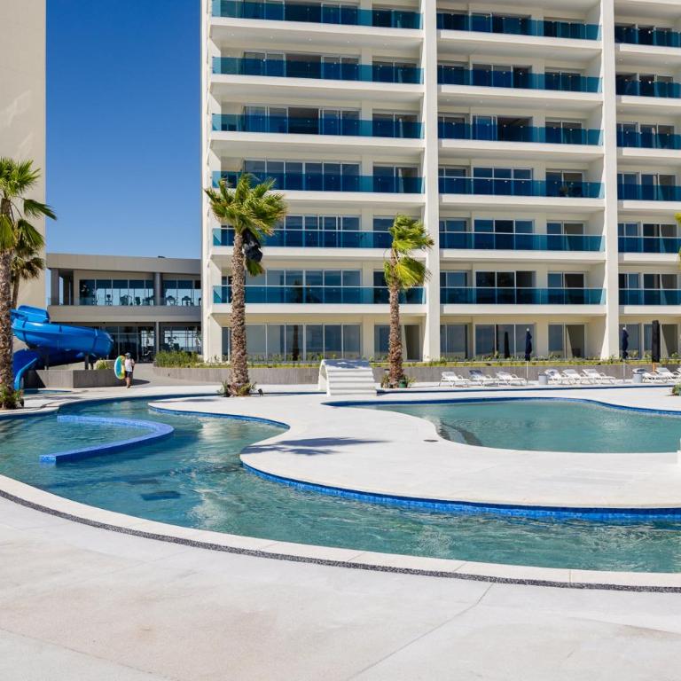 Amazing 2 bedroom Beach Front Condominium at Encantame E1102 - Casa - 1