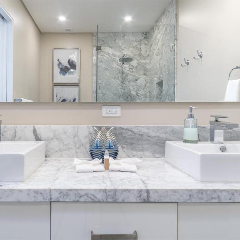 Waterfront Getaway 2 Bedroom Condo W704 - Casa - 20