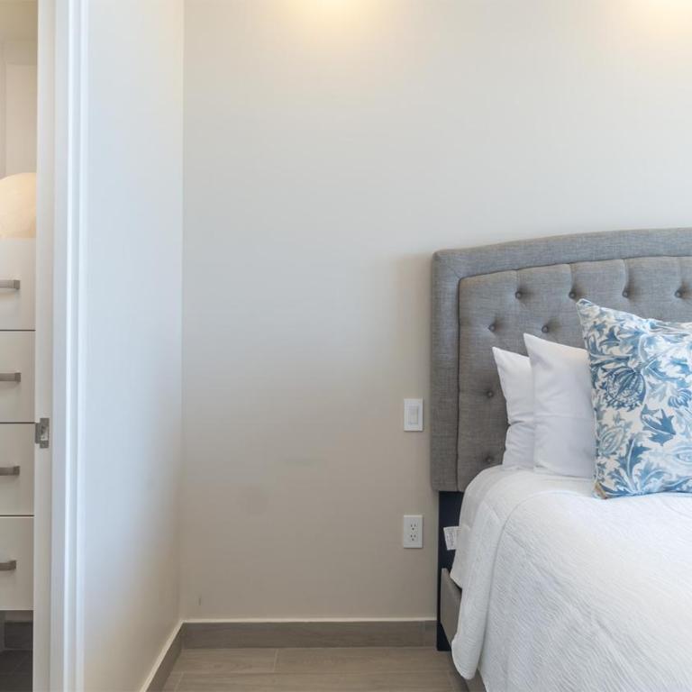 Waterfront Getaway 2 Bedroom Condo W704 - Casa - 18