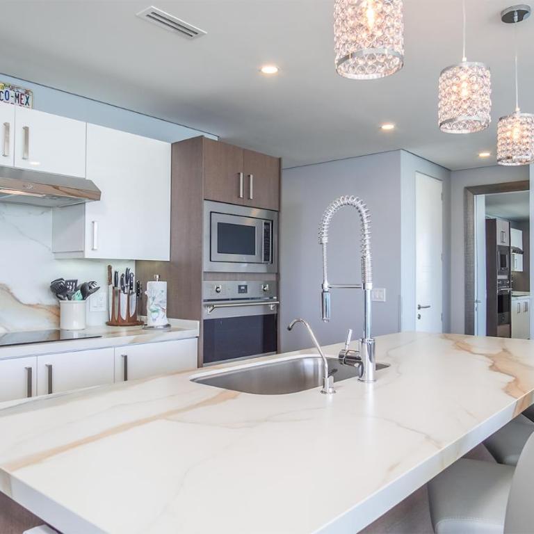 Spectacular Ocean View Condo Verano 2205 Encantame Towers - Casa - 8