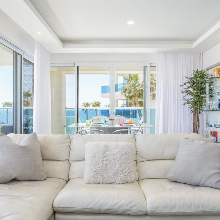 Breathtaking 2 bedroom condominium (E205) - Casa - 2