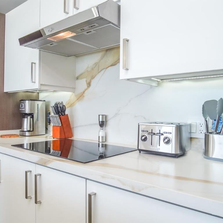 Breathtaking 2 bedroom condominium (E205) - Casa - 11
