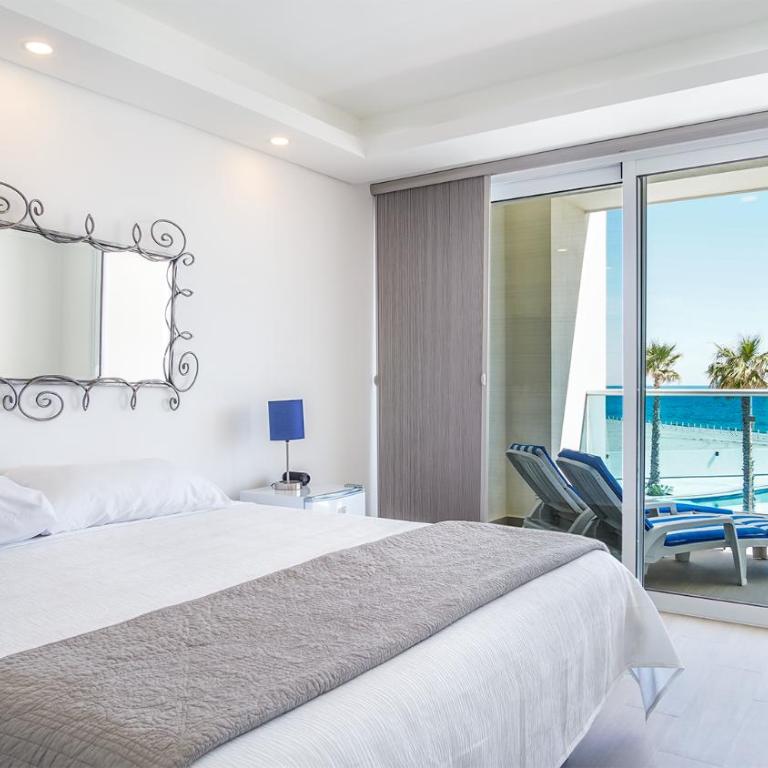 Breathtaking 2 bedroom condominium (E205) - Casa - 13