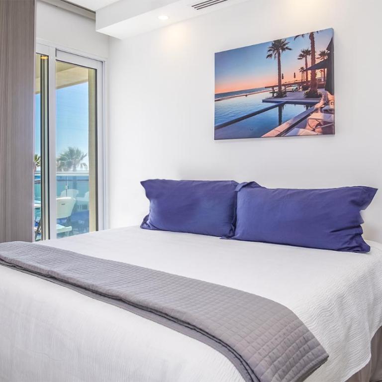 Breathtaking 2 bedroom condominium (E205) - Casa - 19