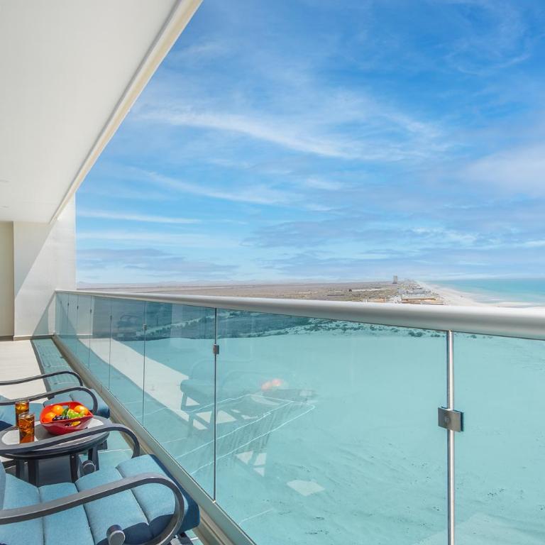 Confortable 2 bedroom condo Encantame Towers Verano 905 - Casa - 24