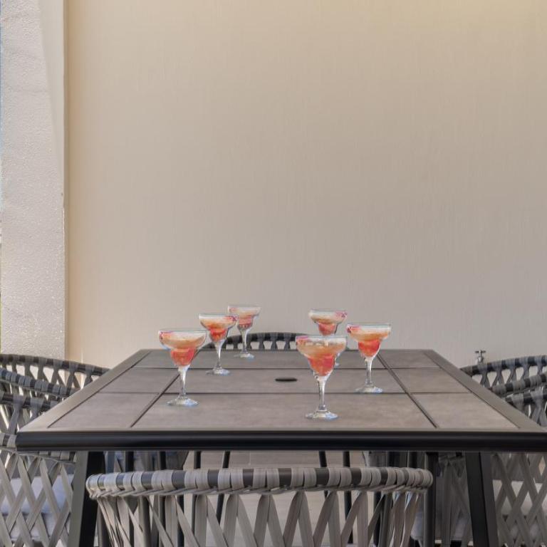 Luxurious 2 Bedroom Ground floor Condo W104 - Vacation Home - 26