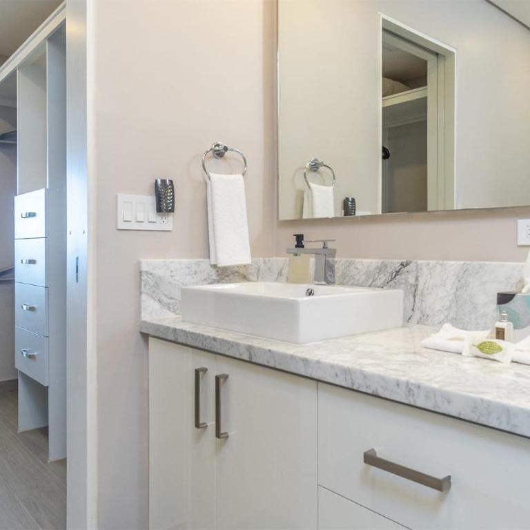 Amazing two bedroom beach front condo W405 - Casa - 12
