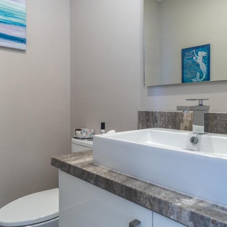 Amazing two bedroom beach front condo W405 - Casa - 14