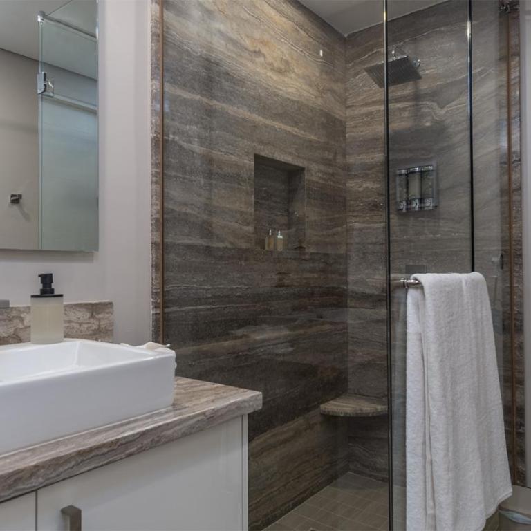 Amazing two bedroom beach front condo W405 - Casa - 17