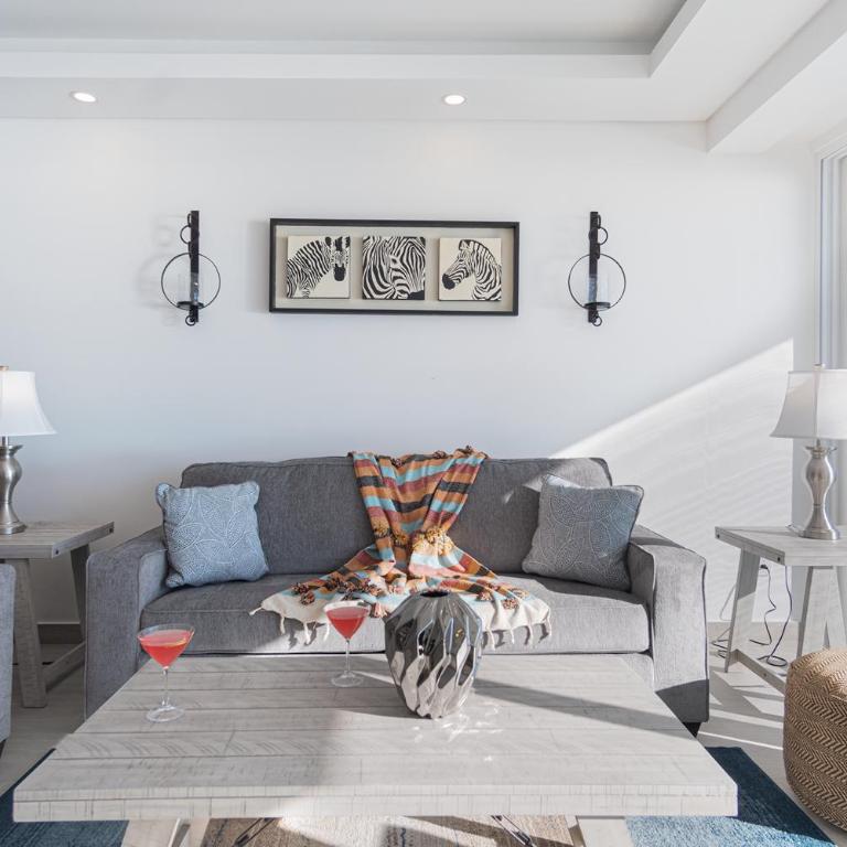 Stay in Luxury/Splash in New Lazy River this Winter Encanatame Towers 902 - Vacation Home - 1