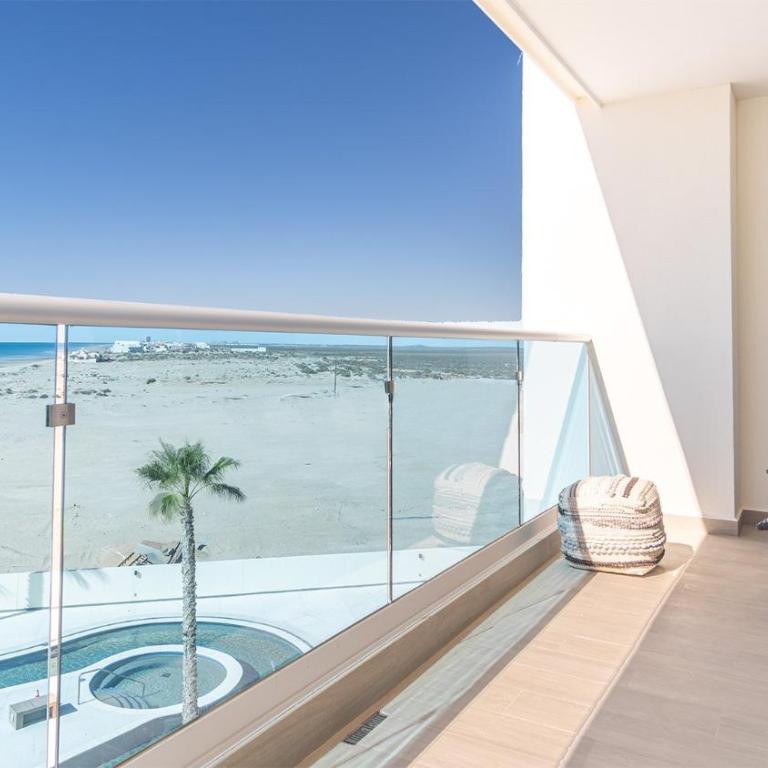 Amazing two bedroom beach front condo W405 - Casa - 21