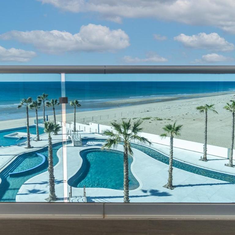 Amazing two bedroom beach front condo W405 - Casa - 23