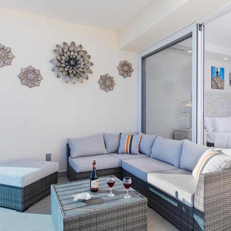 Stay in Luxury/Splash in New Lazy River this Winter Encanatame Towers 902 - Vacation Home - 6