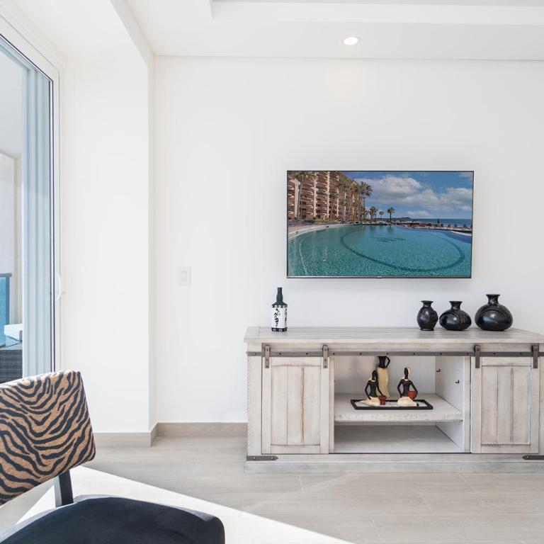 Stay in Luxury/Splash in New Lazy River this Winter Encanatame Towers 902 - Vacation Home - 15