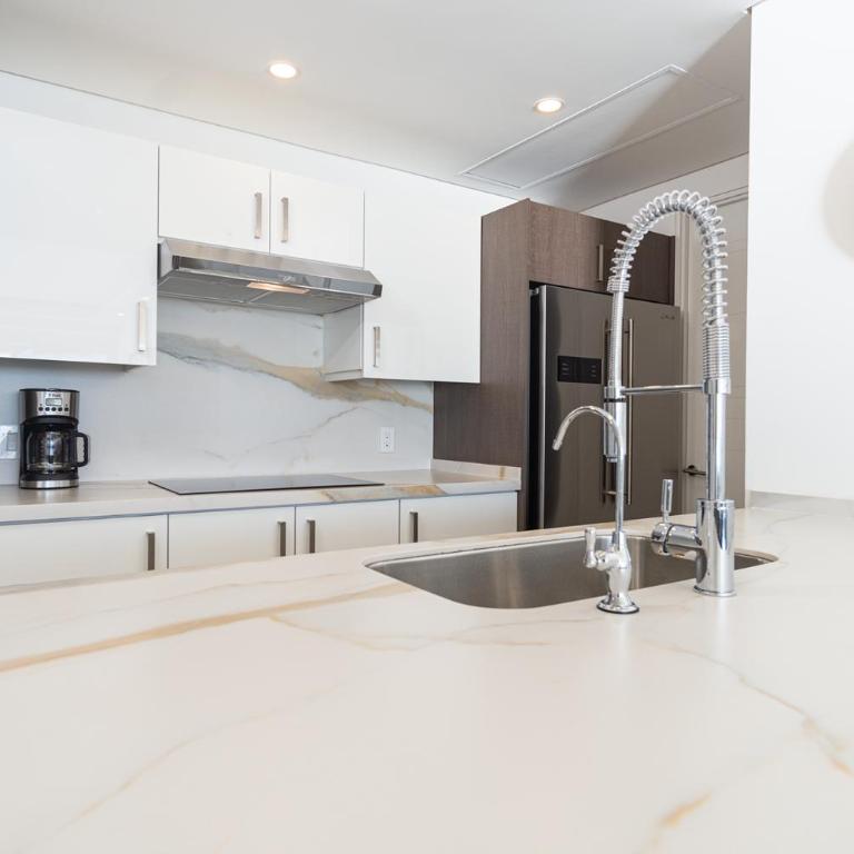 Stay in Luxury/Splash in New Lazy River this Winter Encanatame Towers 902 - Vacation Home - 16