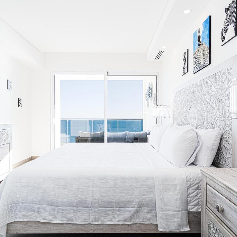 Stay in Luxury/Splash in New Lazy River this Winter Encanatame Towers 902 - Vacation Home - 24