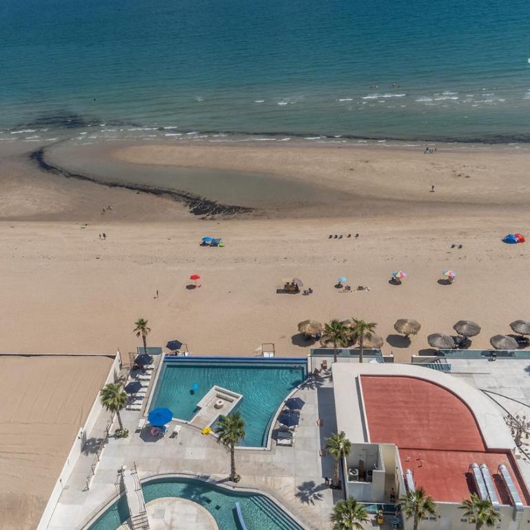 Panoramic beach front condo Verano 1704 - Casa - 30