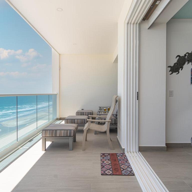 Splash in The New Lazy River and Sleep In Luxury Encantame Towers C 1202 - Vacation Home - 24