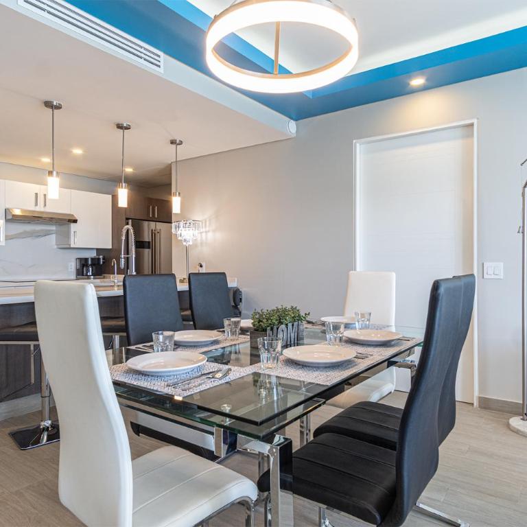 Modish 2 BR Condo at Encantame Towers Velero 2204 - Casa - 13