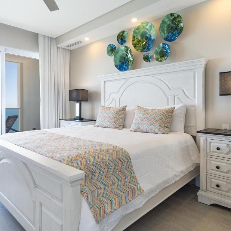Modish 2 BR Condo at Encantame Towers Velero 2204 - Casa - 16