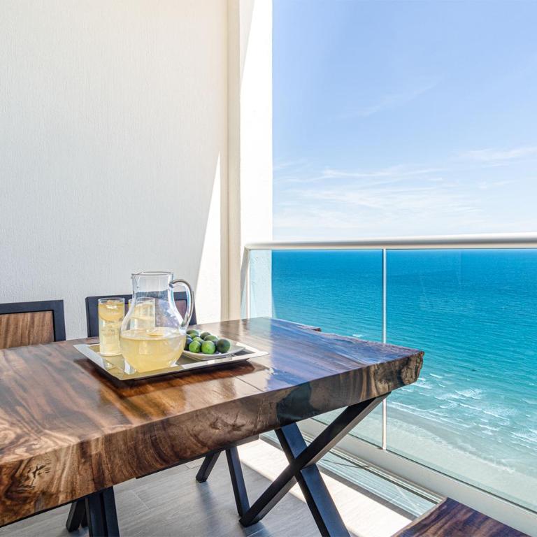 Modish 2 BR Condo at Encantame Towers Velero 2204 - Casa - 21
