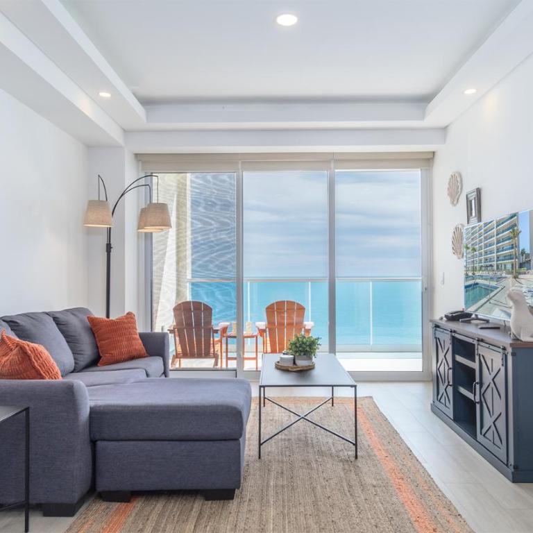 Lavish 1 bedroom Beach Front Condominium Encantame C-1403 - Casa - 1