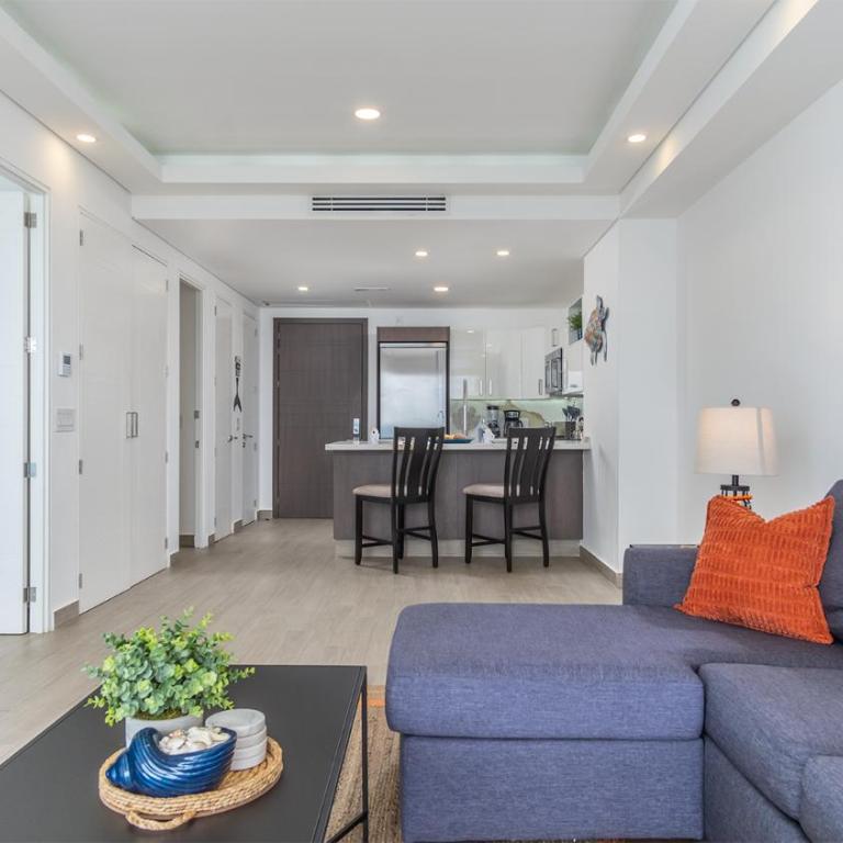 Lavish 1 bedroom Beach Front Condominium Encantame C-1403 - Casa - 2