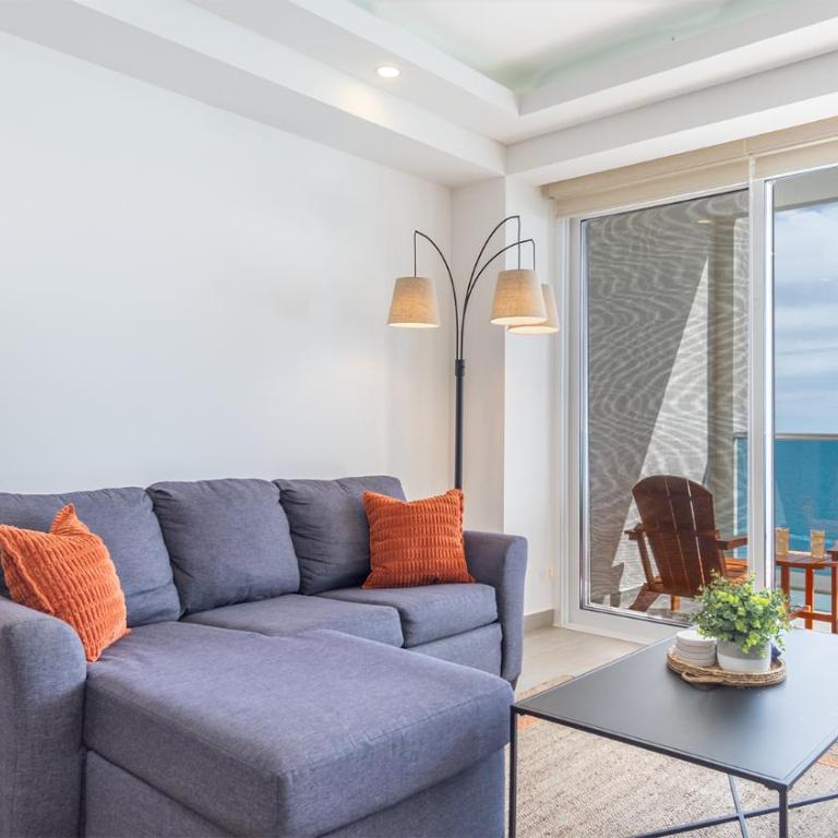 Lavish 1 bedroom Beach Front Condominium Encantame C-1403 - Casa - 7