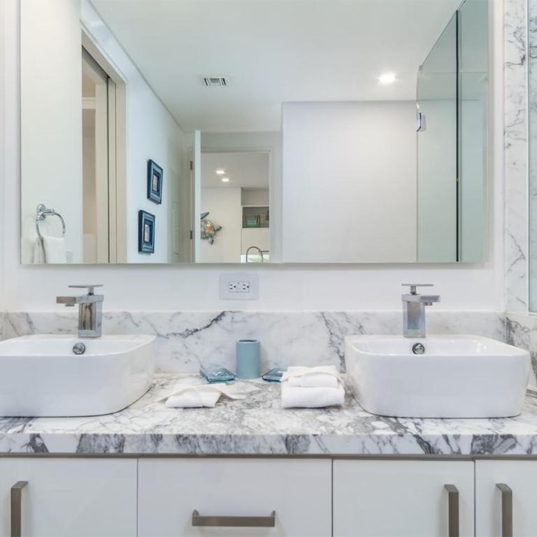 Lavish 1 bedroom Beach Front Condominium Encantame C-1403 - Casa - 16