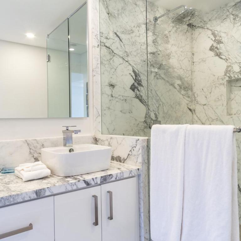 Lavish 1 bedroom Beach Front Condominium Encantame C-1403 - Casa - 17