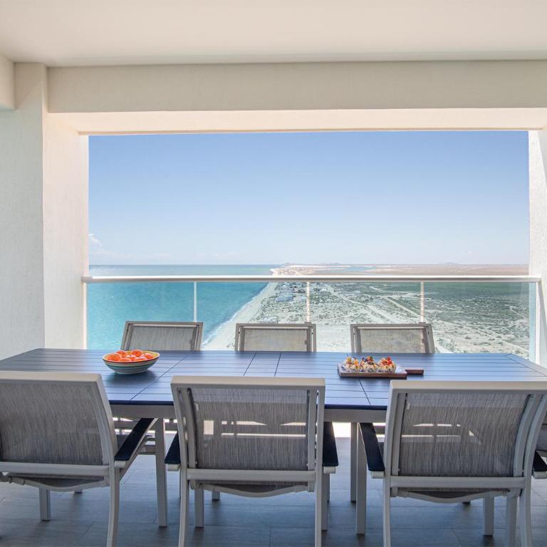 Family Paradise! Splash in The New Lazy River and Sleep In Luxury Encantame Velero 2101 - Vacation Home - 1