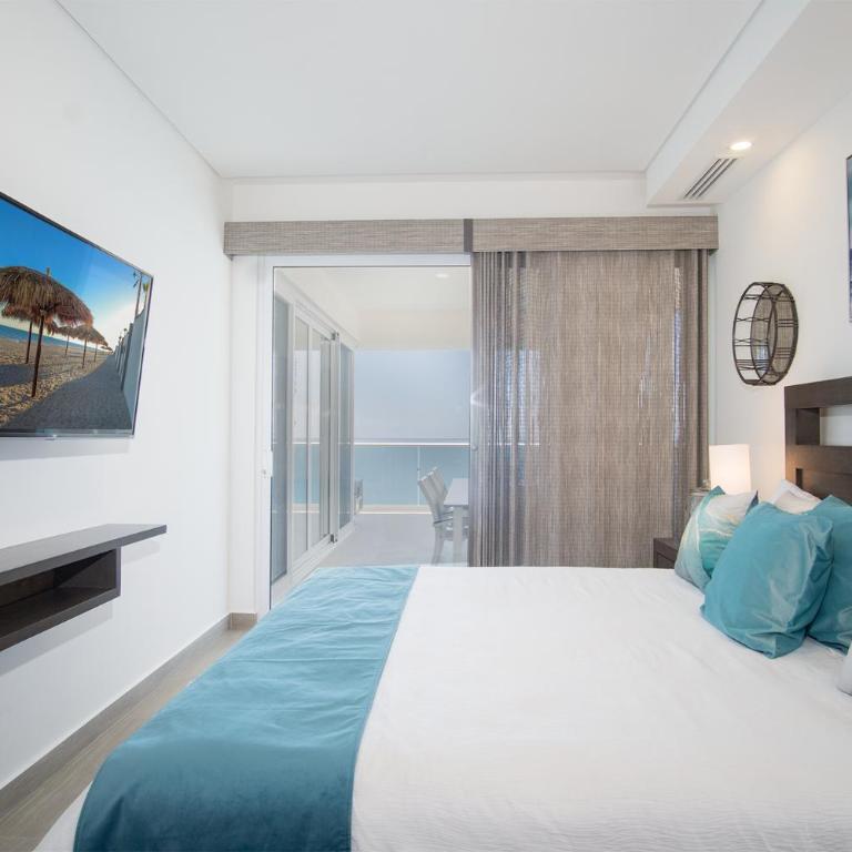 Family Paradise! Splash in The New Lazy River and Sleep In Luxury Encantame Velero 2101 - Vacation Home - 18