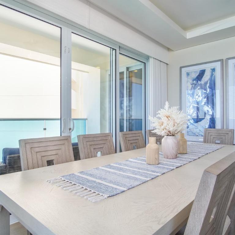 Luxury modern condo at Encantame Towers E1405 - Vacation Home - 4
