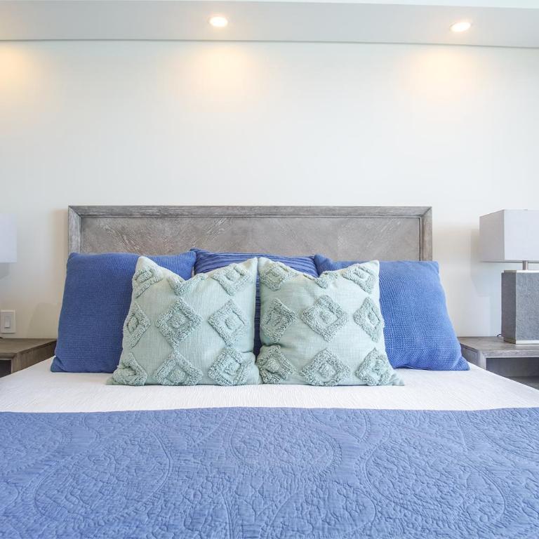 Luxury modern condo at Encantame Towers E1405 - Vacation Home - 17