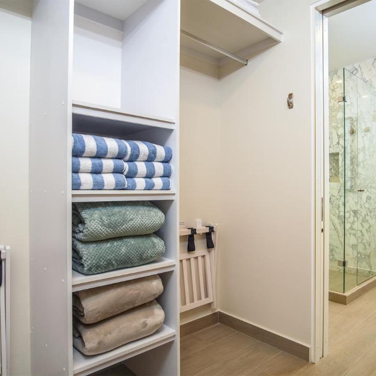 Luxury modern condo at Encantame Towers E1405 - Vacation Home - 31