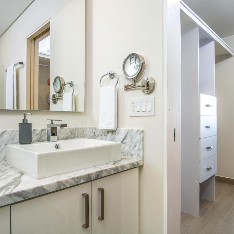 Luxury modern condo at Encantame Towers E1405 - Vacation Home - 25