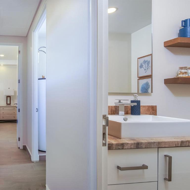 Luxury modern condo at Encantame Towers E1405 - Vacation Home - 26