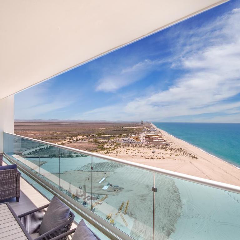 Luxury modern condo at Encantame Towers E1405 - Vacation Home - 41
