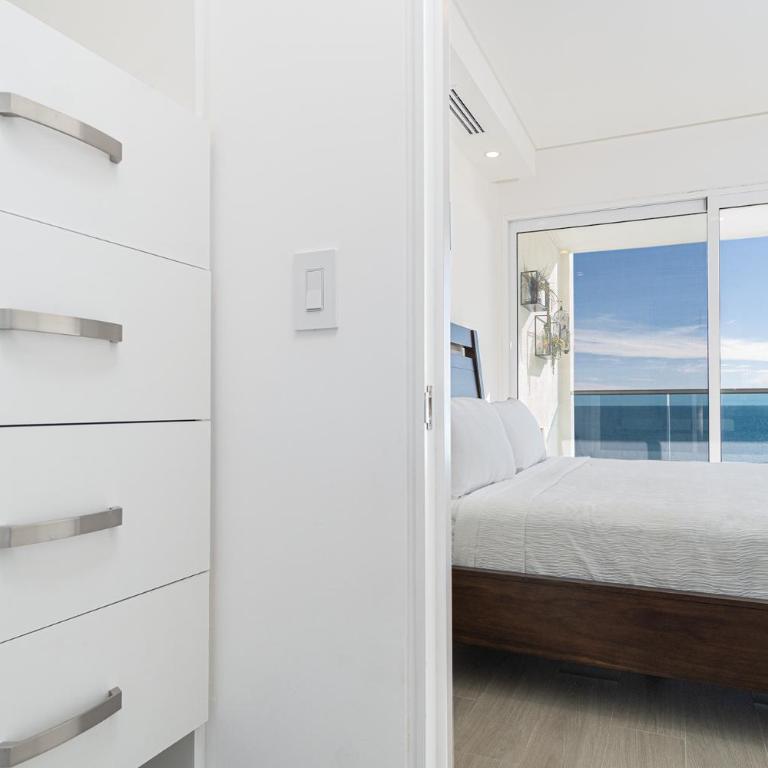 Splash in New Lazy River/Stay in Modern Luxury Encantame 702 - Vacation Home - 10